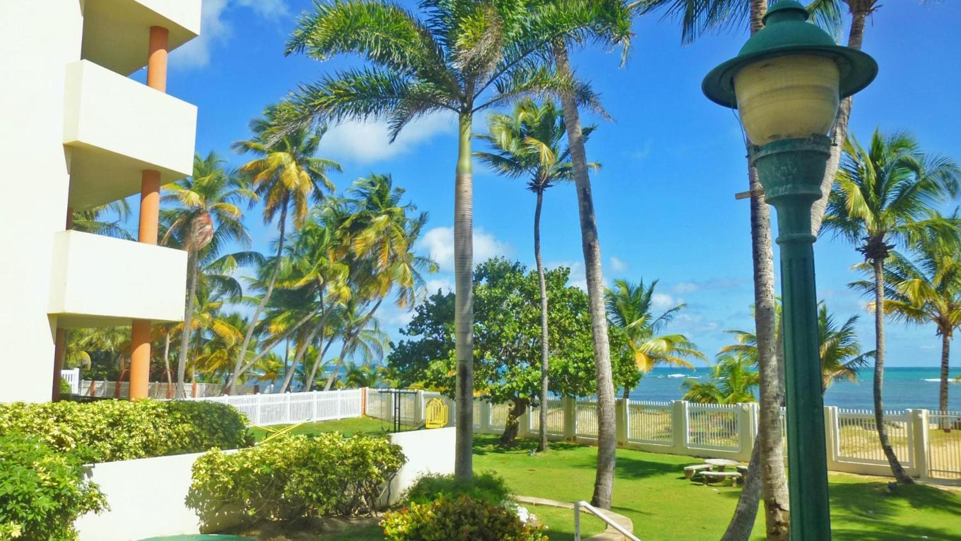 Crystal Blue Apartment Luquillo Exterior photo